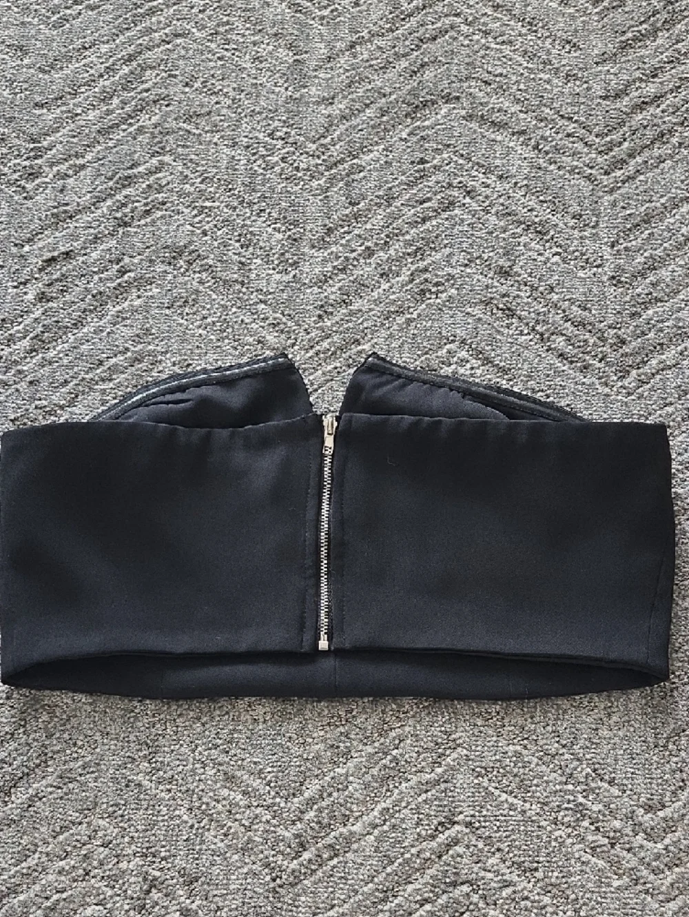 Forever 21 Black Women's Top with Branded Neck Tag - Picture 3 of 6